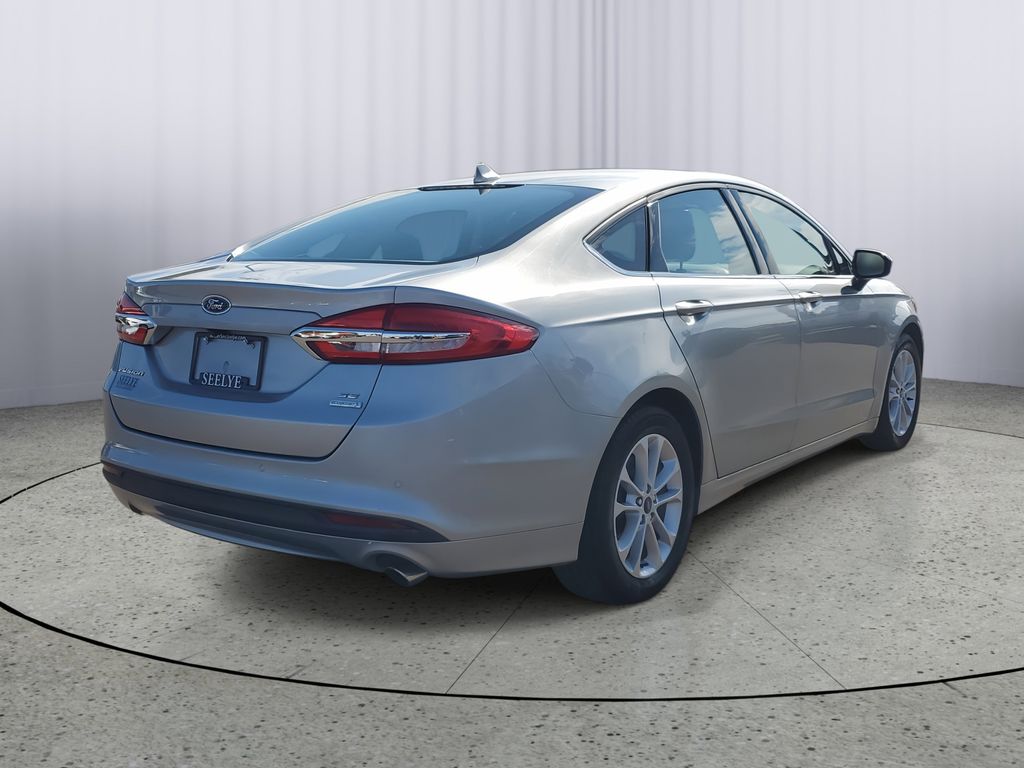 2020 Ford Fusion SE photo 2