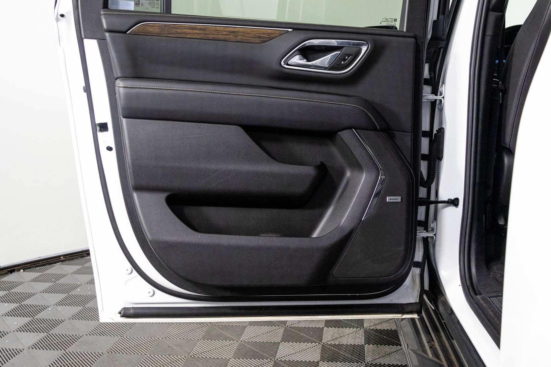 2023 Chevrolet Suburban Premier photo 21