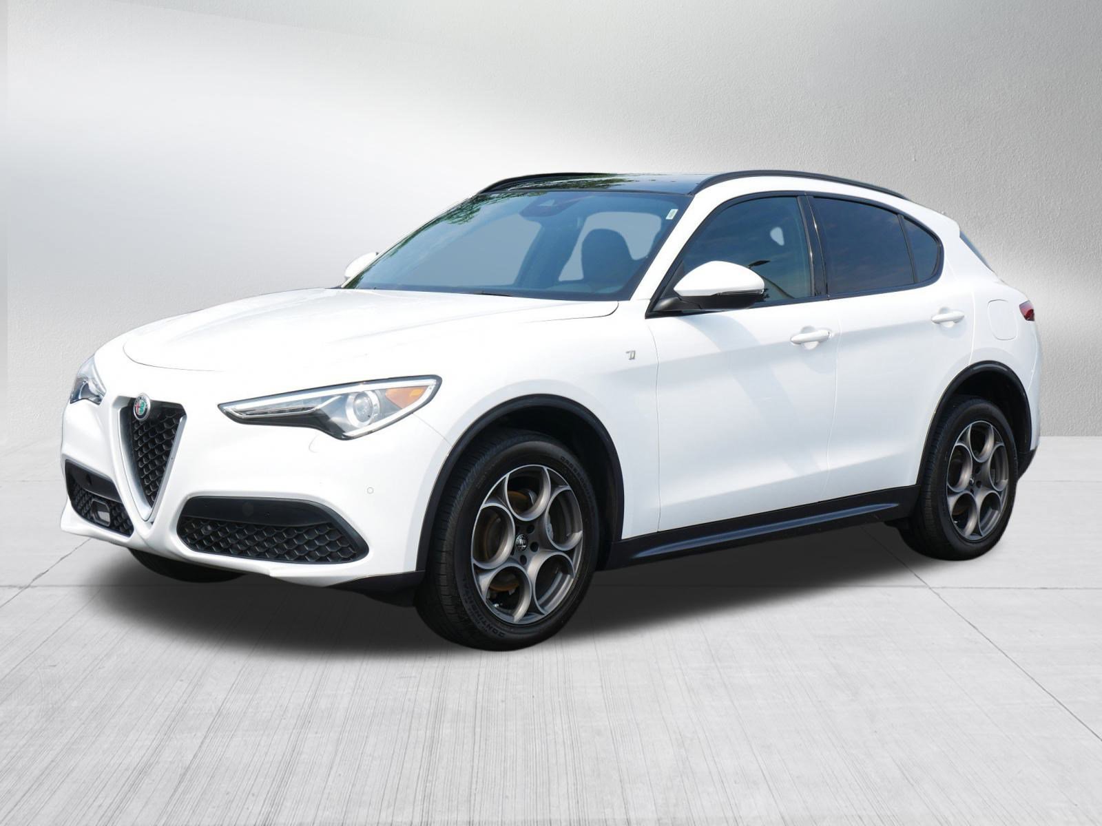 2023 Alfa Romeo Stelvio Ti photo 3