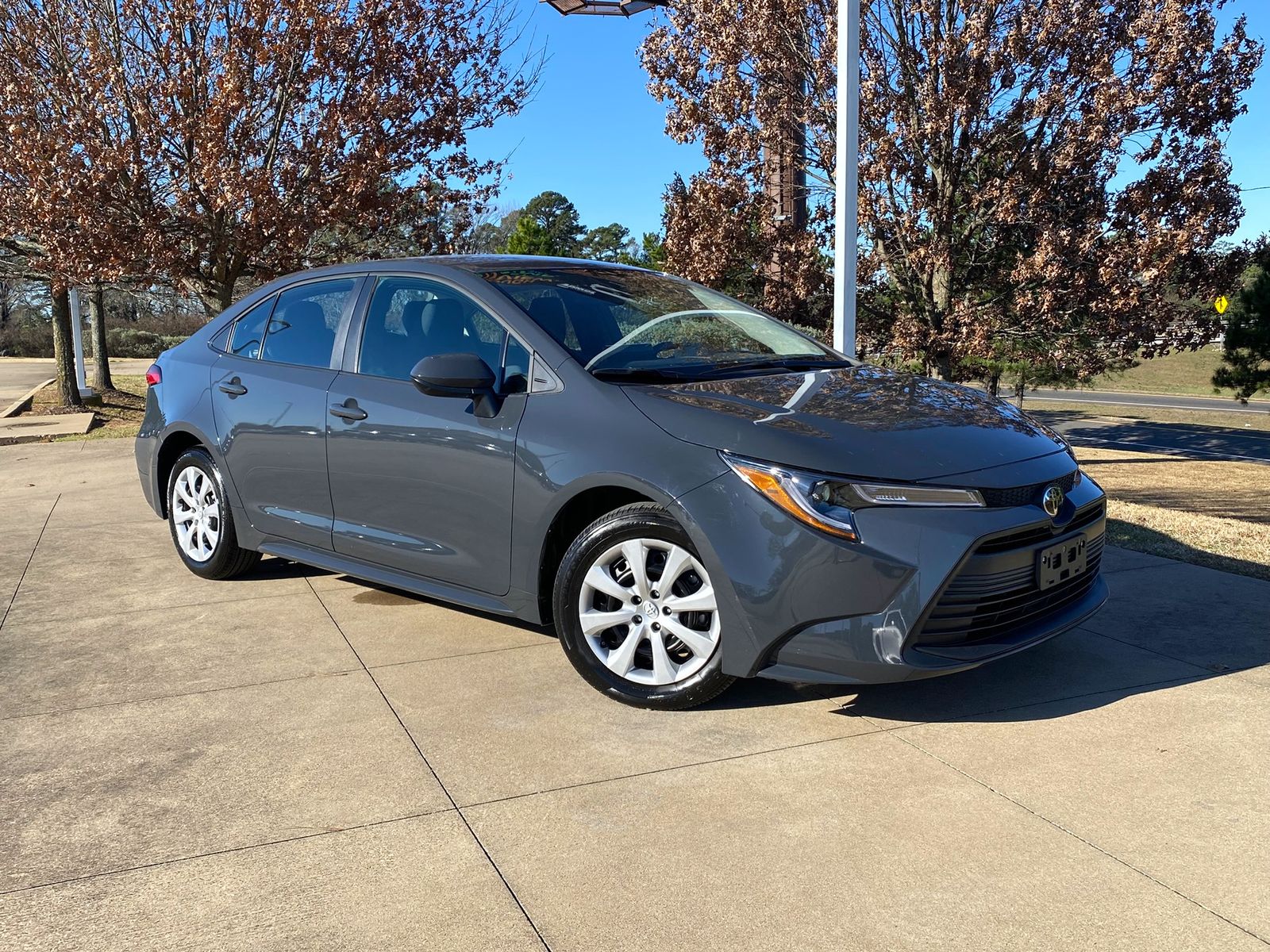 2025 Toyota Corolla LE's photo