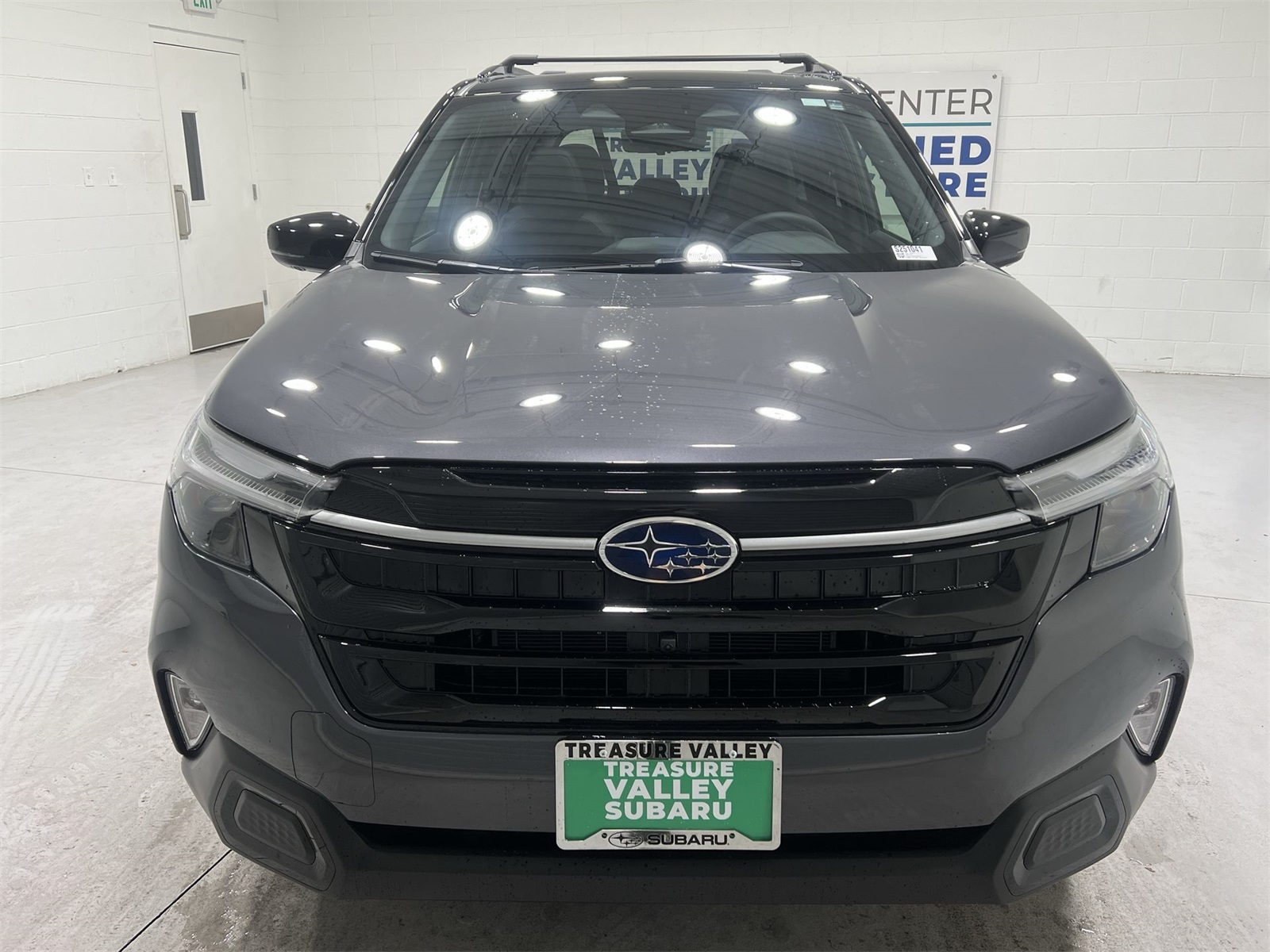 2025 Subaru Forester Touring photo 3