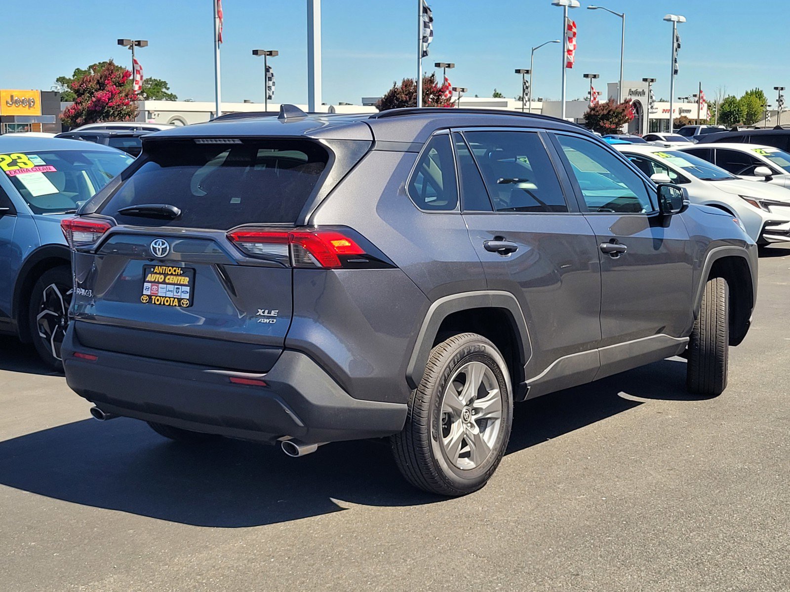 2024 Toyota RAV4 XLE photo 4