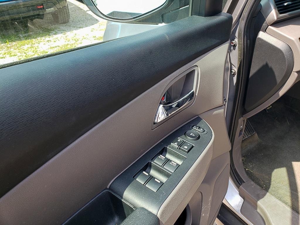 2016 Honda Odyssey LX photo 10