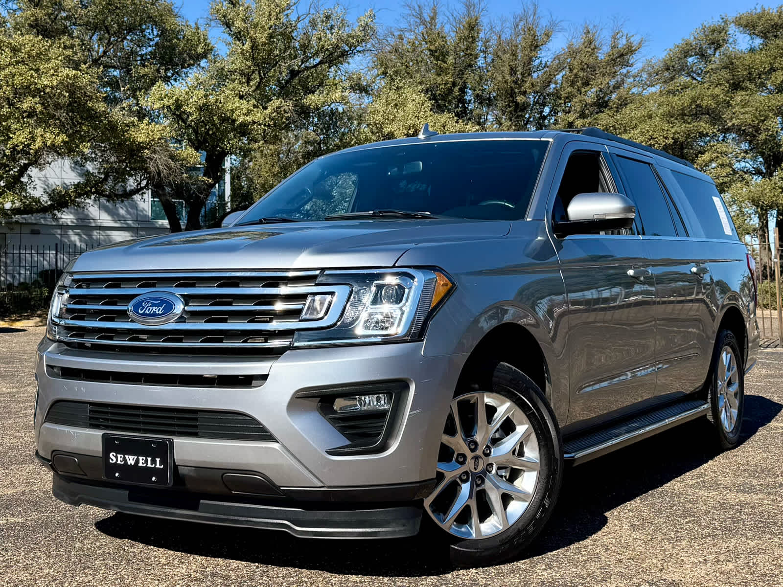 2020 Ford Expedition XLT's photo
