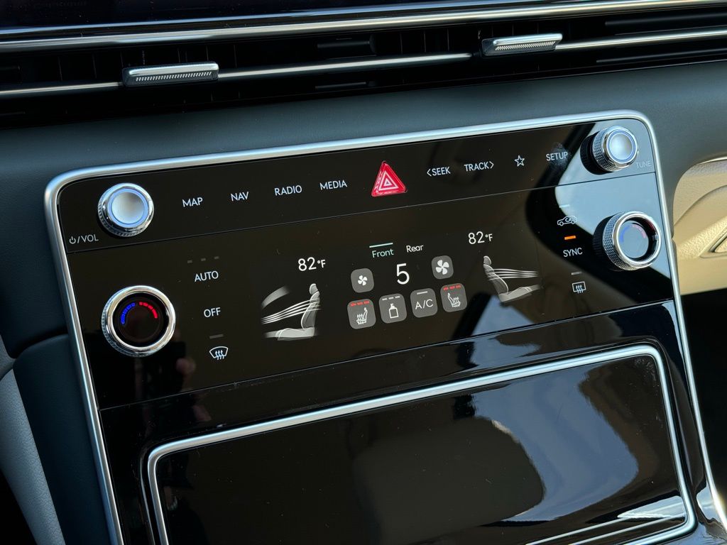2025 Genesis GV80 2.5T AWD photo 26