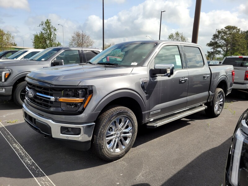 2025 Ford F-150 XLT photo 3