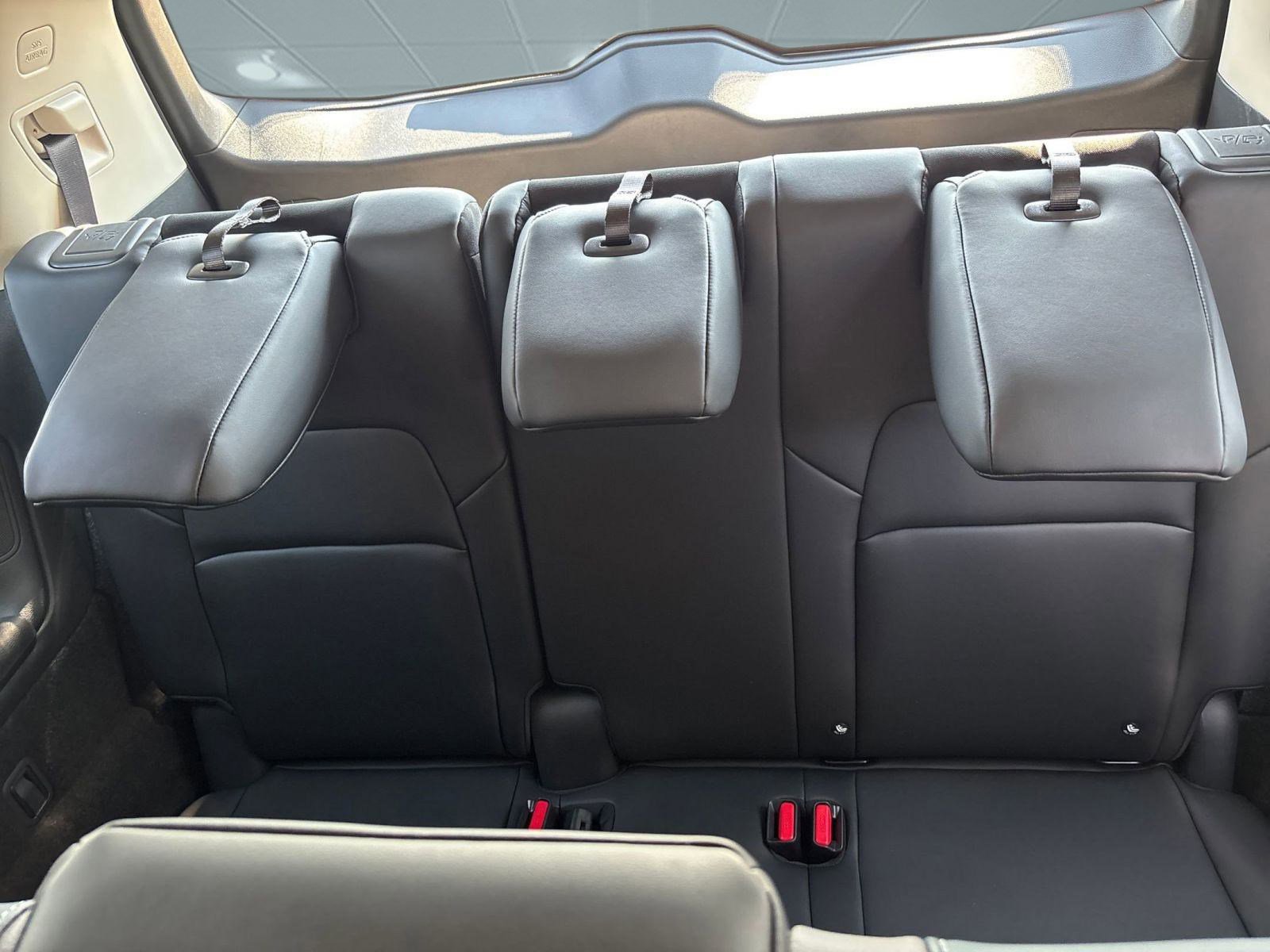 2025 Nissan Pathfinder Platinum photo 26