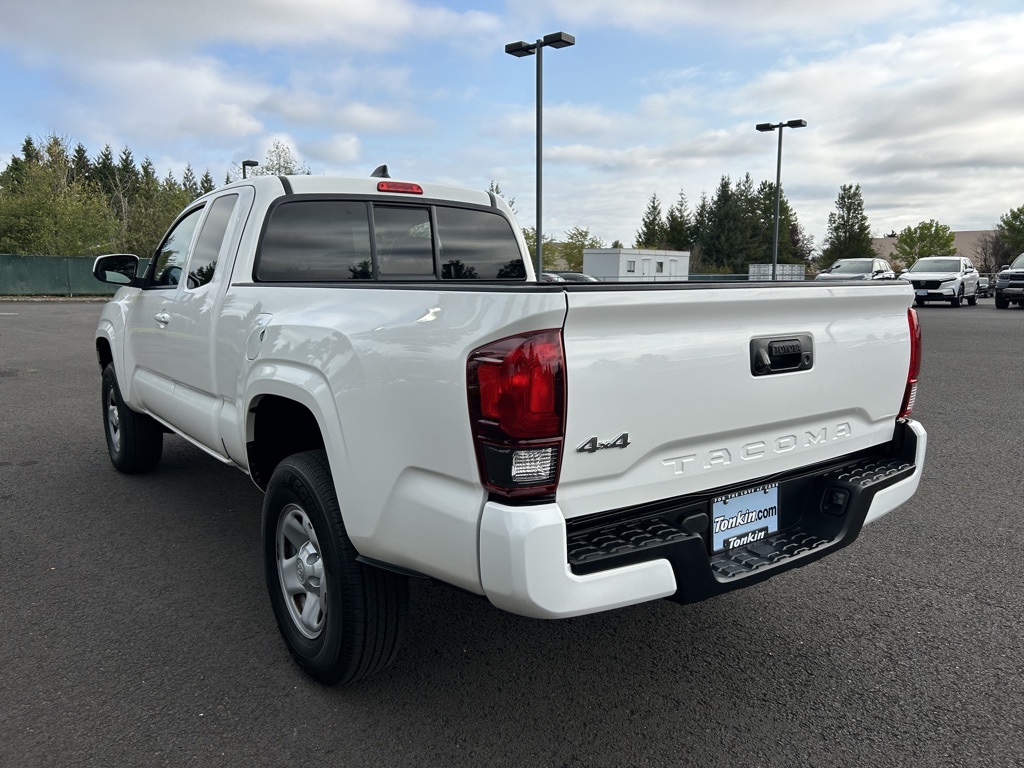 2022 Toyota Tacoma SR photo 8