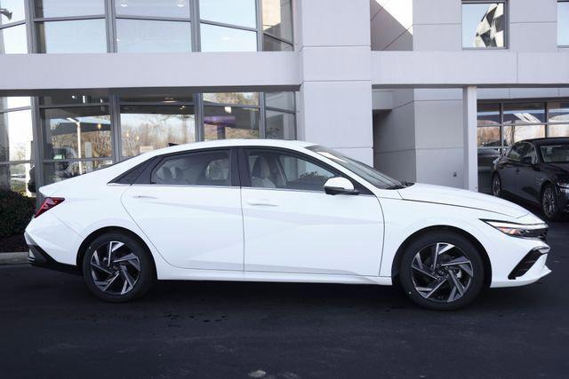 2025 Hyundai Elantra Limited photo 2