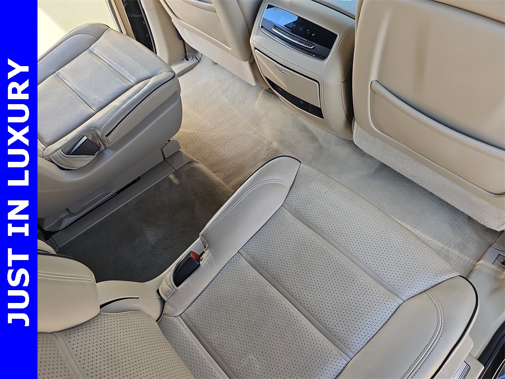 2023 Cadillac Escalade Premium Luxury photo 11