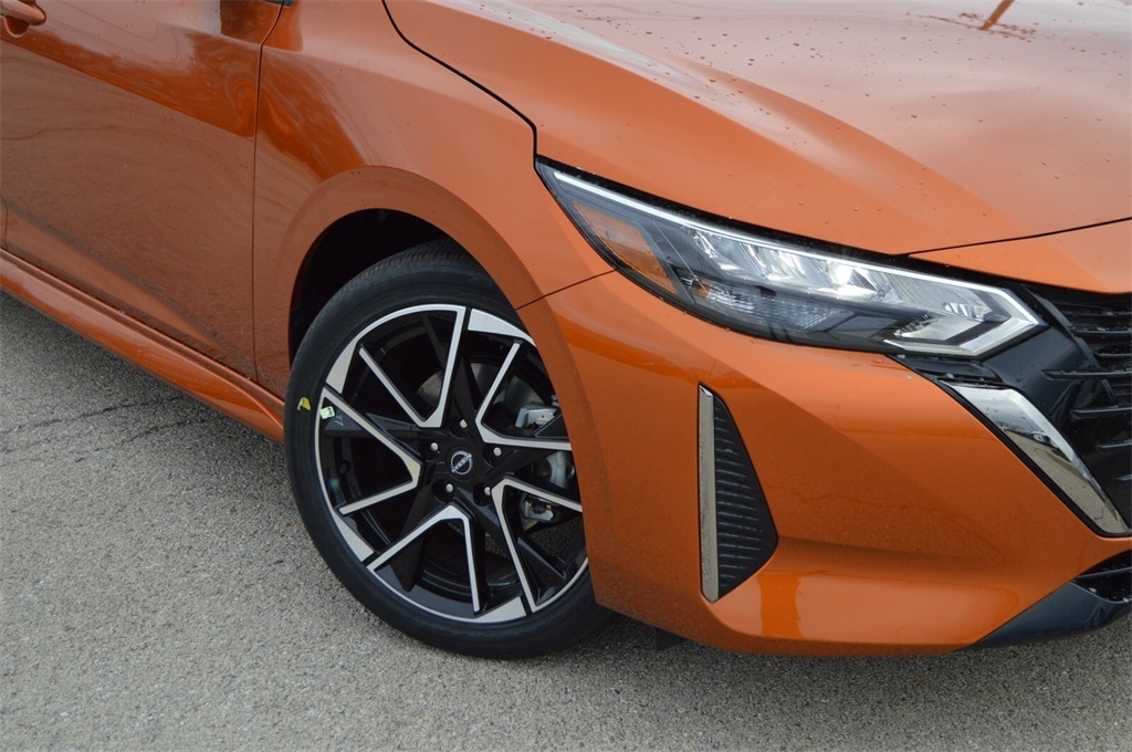2025 Nissan Sentra SR photo 3