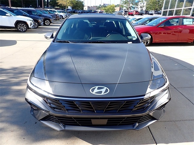 2025 Hyundai Elantra Limited photo 7
