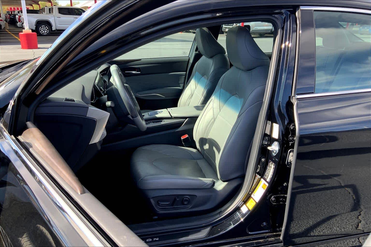 2022 Toyota Avalon Limited photo 4