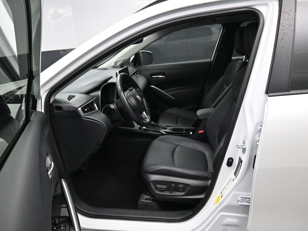 2023 Toyota Corolla Cross XLE photo 9