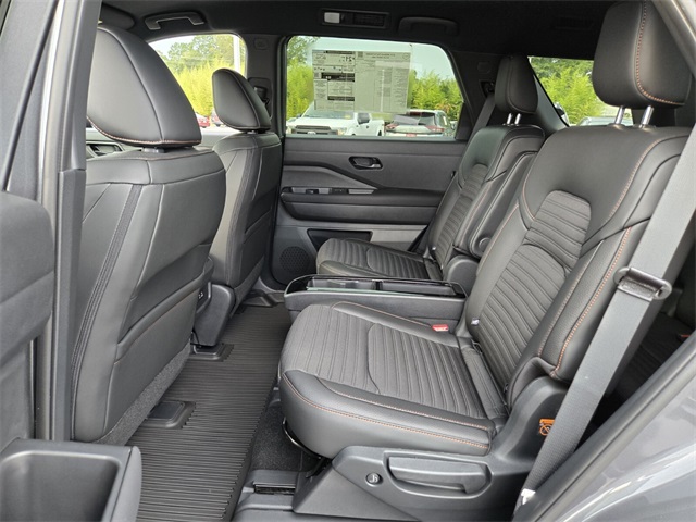 2025 Nissan Pathfinder Rock Creek photo 7