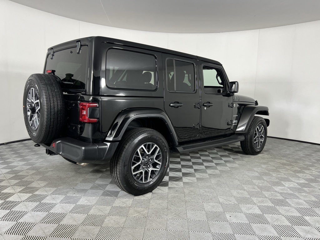2024 Jeep Wrangler Sahara photo 7