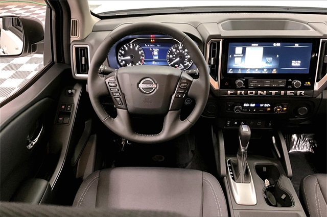 2025 Nissan Frontier SV photo 16