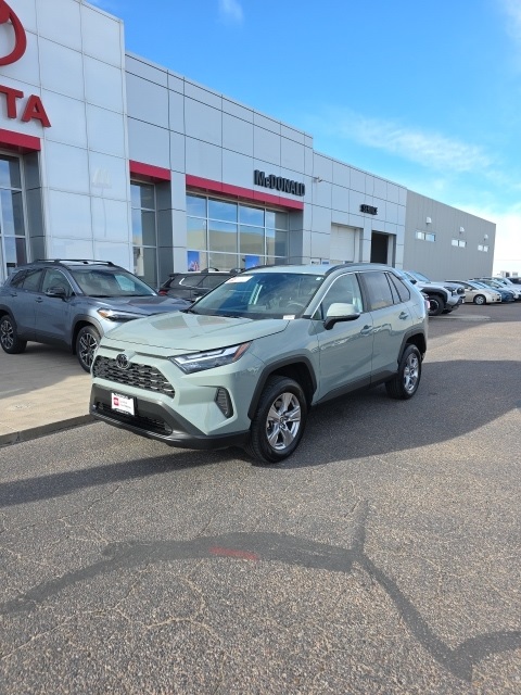 2023 Toyota RAV4 XLE's photo