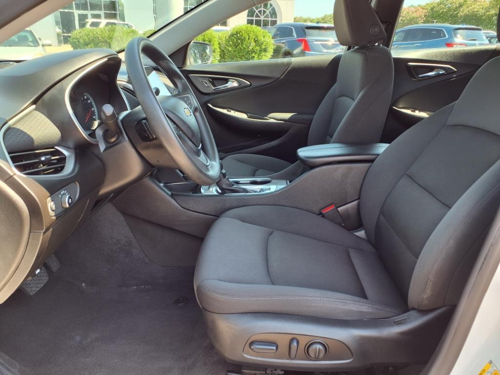 2023 Chevrolet Malibu 1LT photo 2