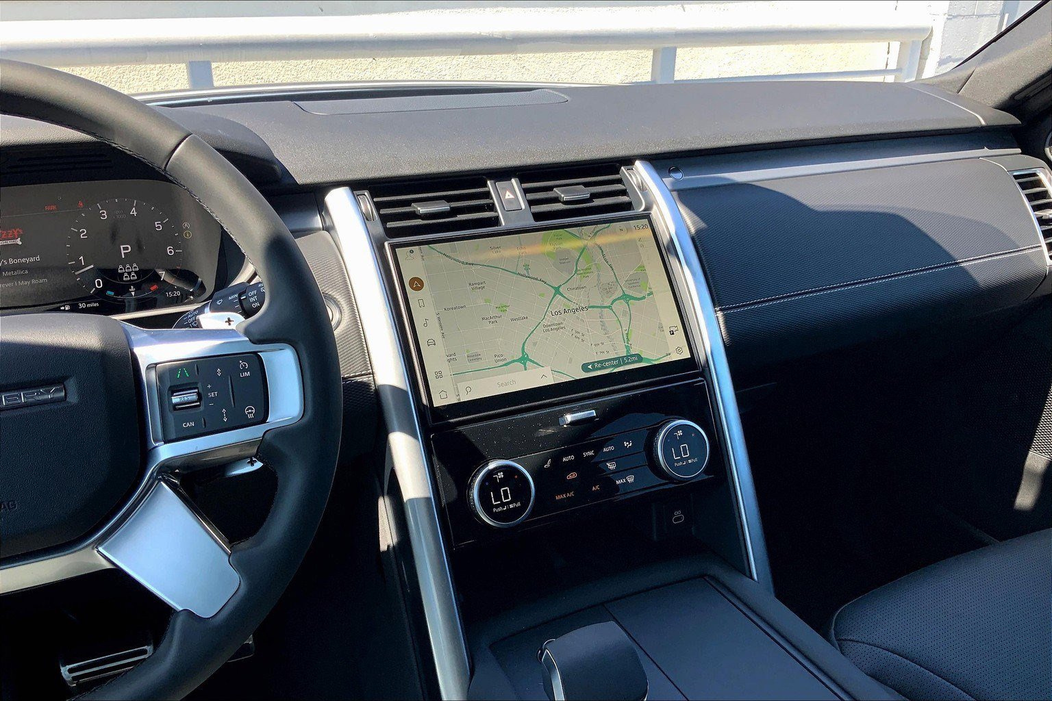 2025 Land Rover Discovery SE photo 5