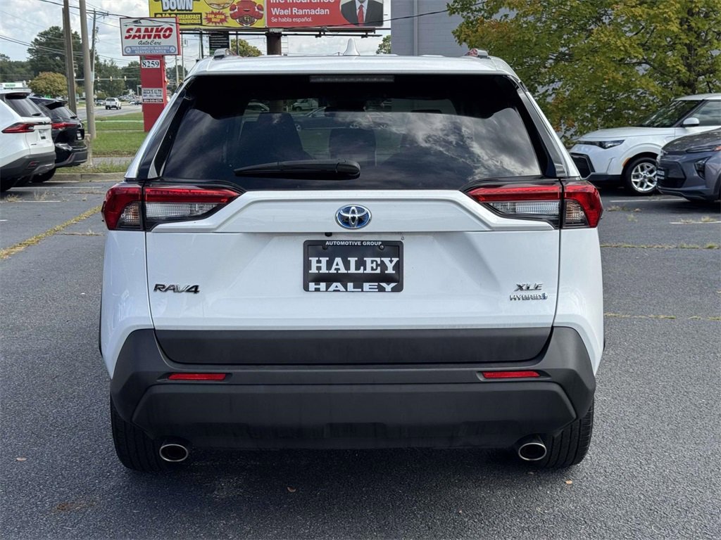 2024 Toyota RAV4 Hybrid XLE photo 18