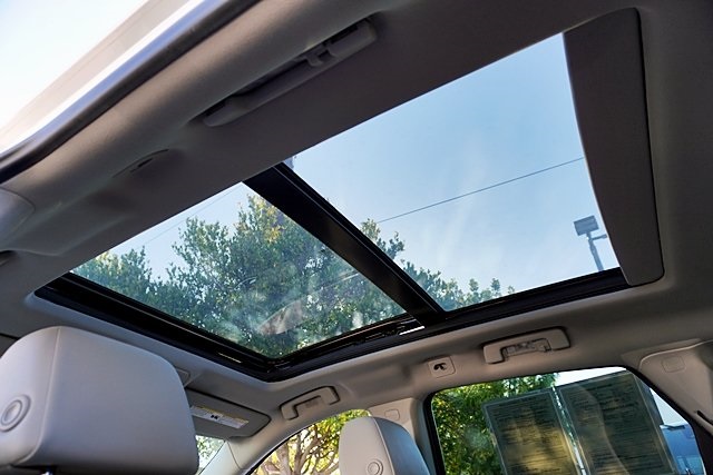 Used 2015 White Cadillac Premium image 16