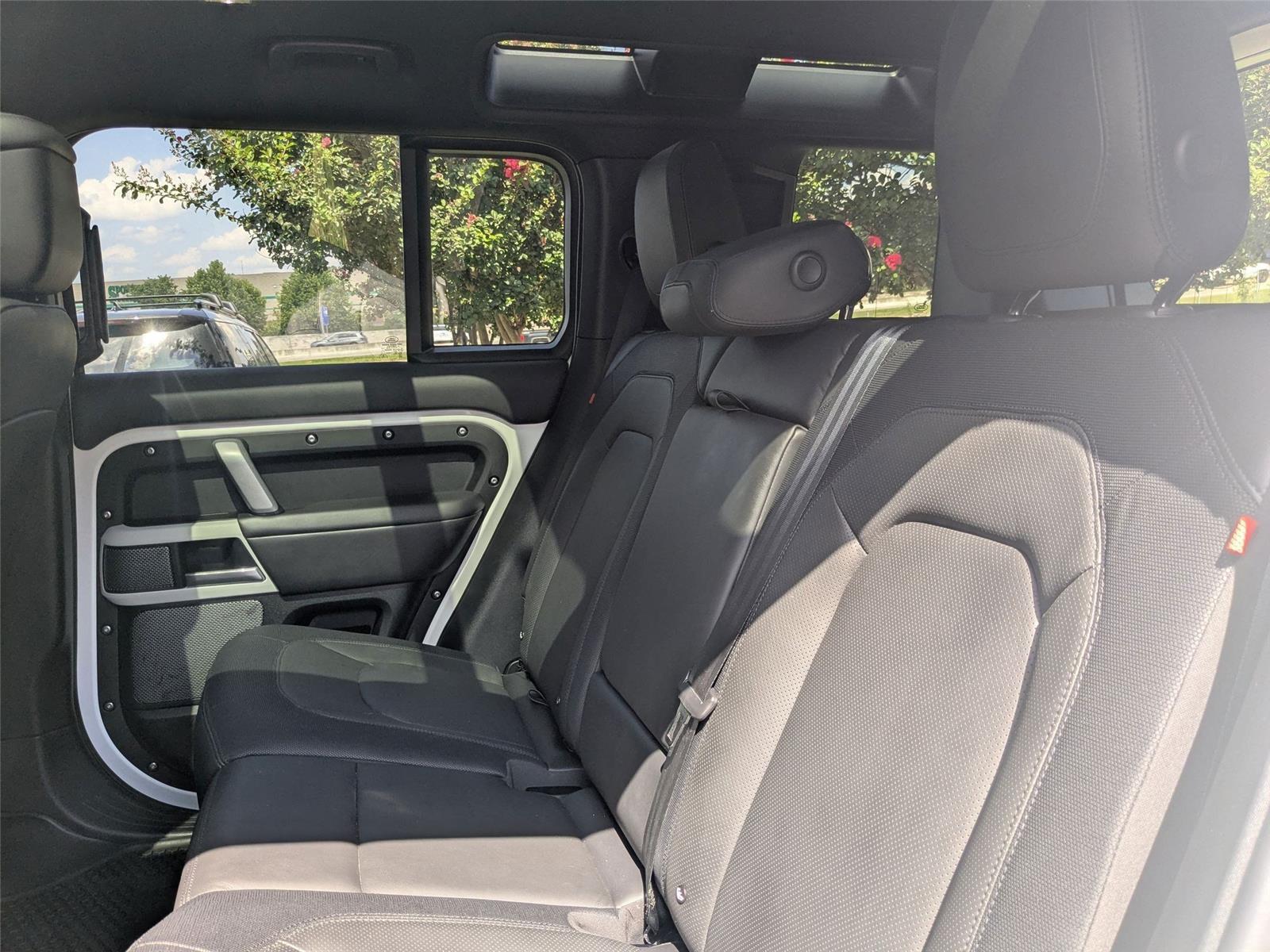 2024 Land Rover Defender X-Dynamic SE photo 24