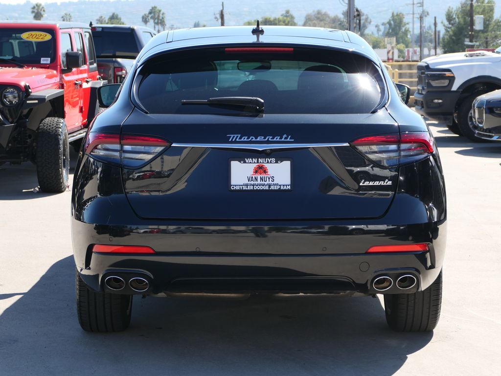 2022 Maserati Levante GT photo 2