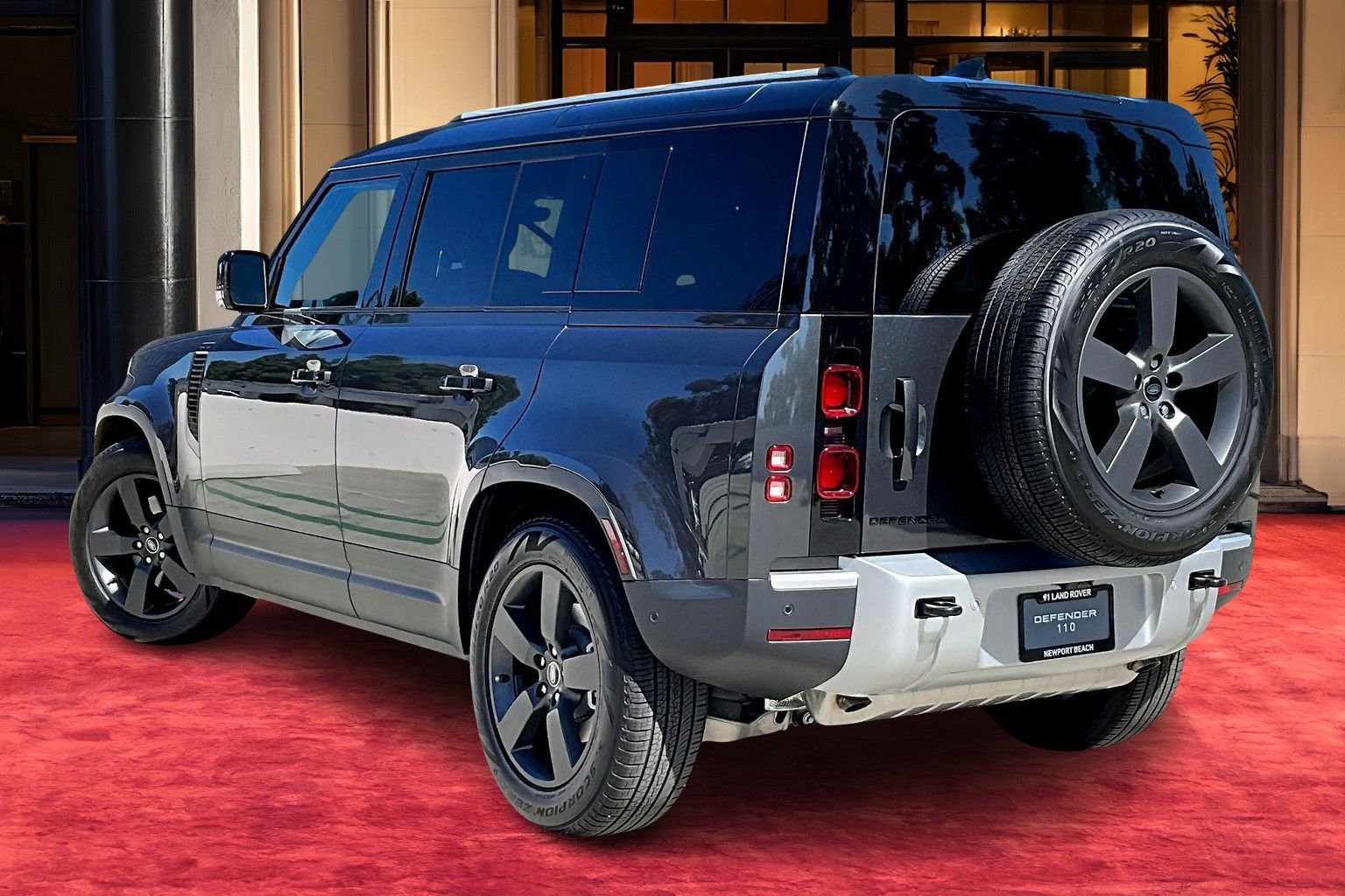 2025 Land Rover Defender 110 S photo 2