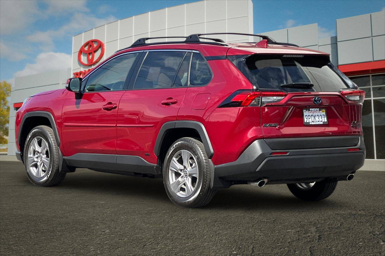 2024 Toyota RAV4 Hybrid XLE photo 4