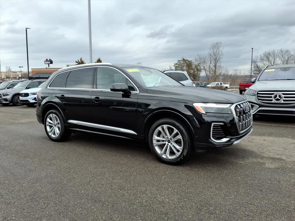 2025 Audi Q7 Premium's photo