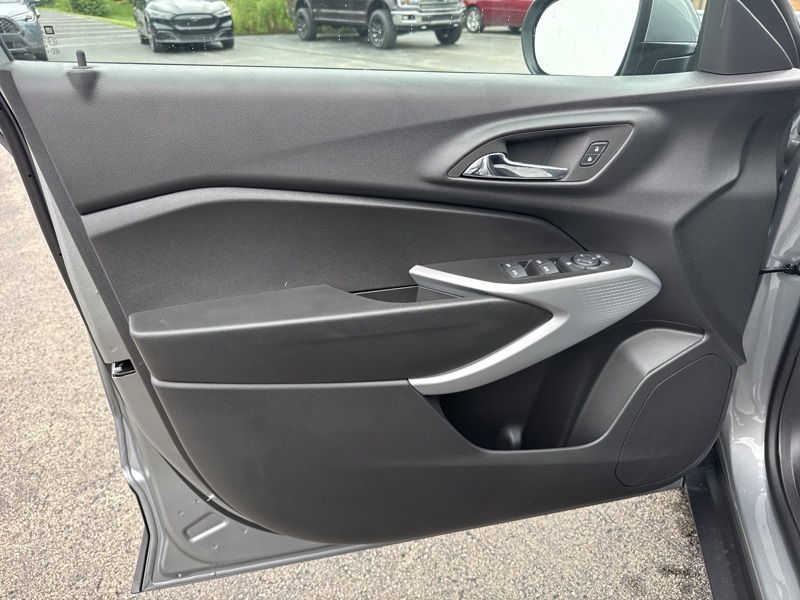 2025 Chevrolet Trax LS photo 12