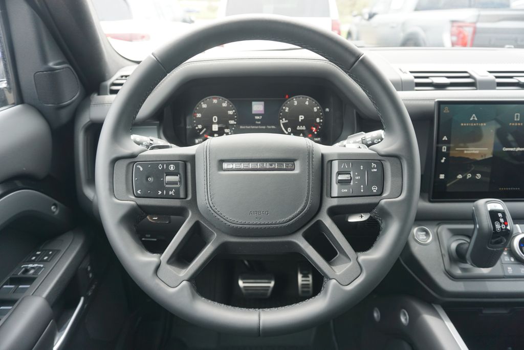 2025 Land Rover Defender 110 V8 photo 10