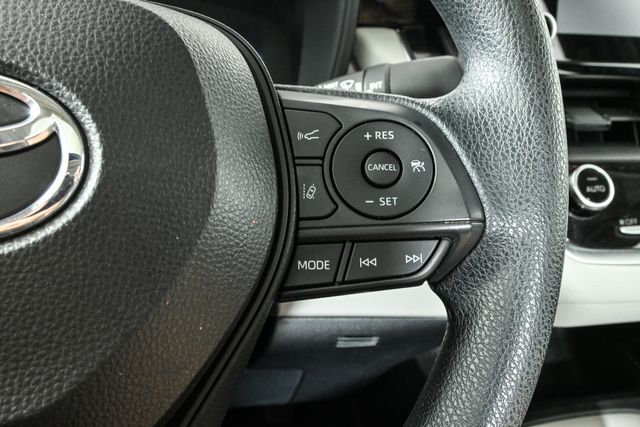 2020 Toyota Corolla LE Premium photo 11