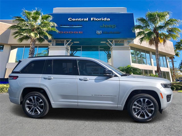 2025 Jeep Grand Cherokee Overland photo 2