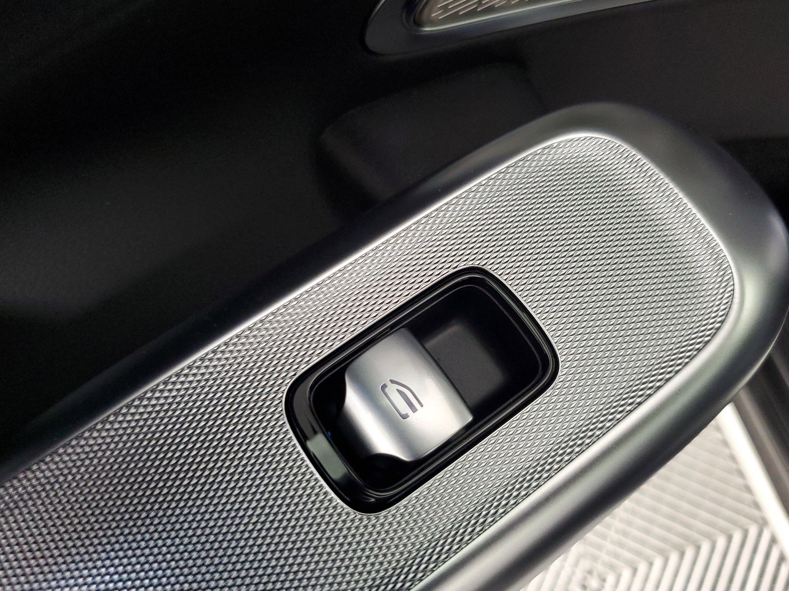 2025 Mercedes Benz E 450 4MATIC photo 15