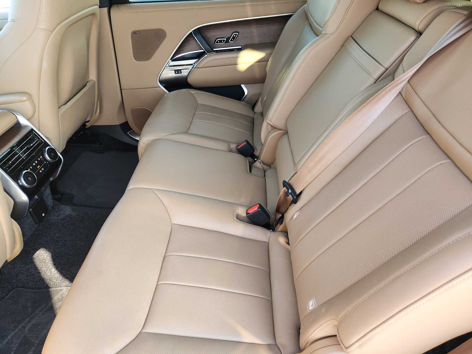 2024 Land Rover Range Rover SE photo 24