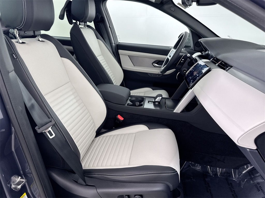 2025 Land Rover Discovery Sport SE photo 20