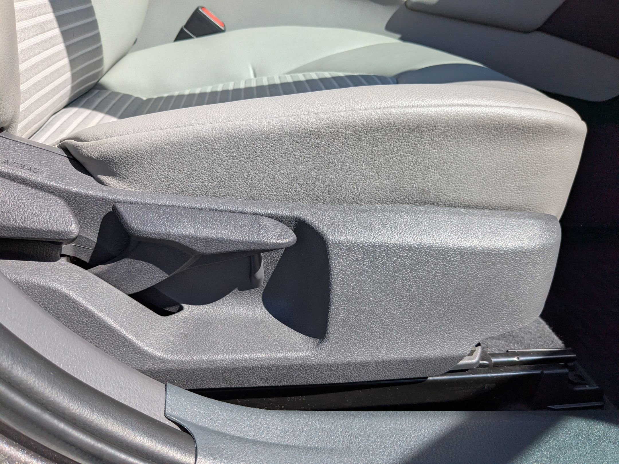 2020 Toyota Camry SE photo 34