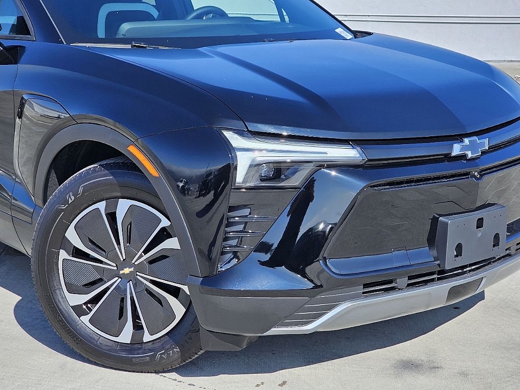 2025 Chevrolet Blazer EV photo 3