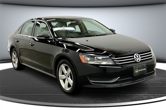 Pre-Owned 2012 Volkswagen Passat 2.5 SE