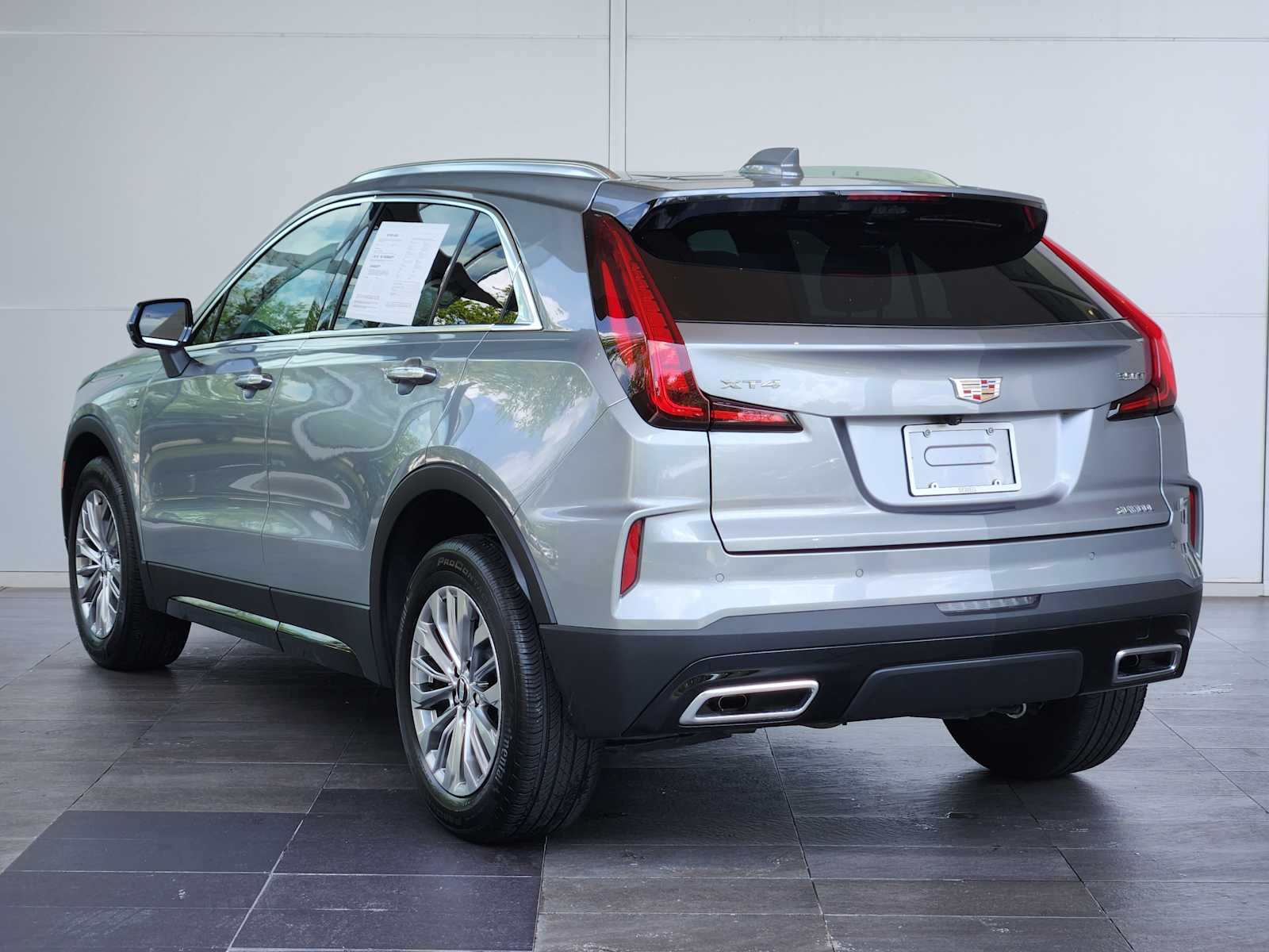 2025 Cadillac XT4 Premium Luxury photo 3