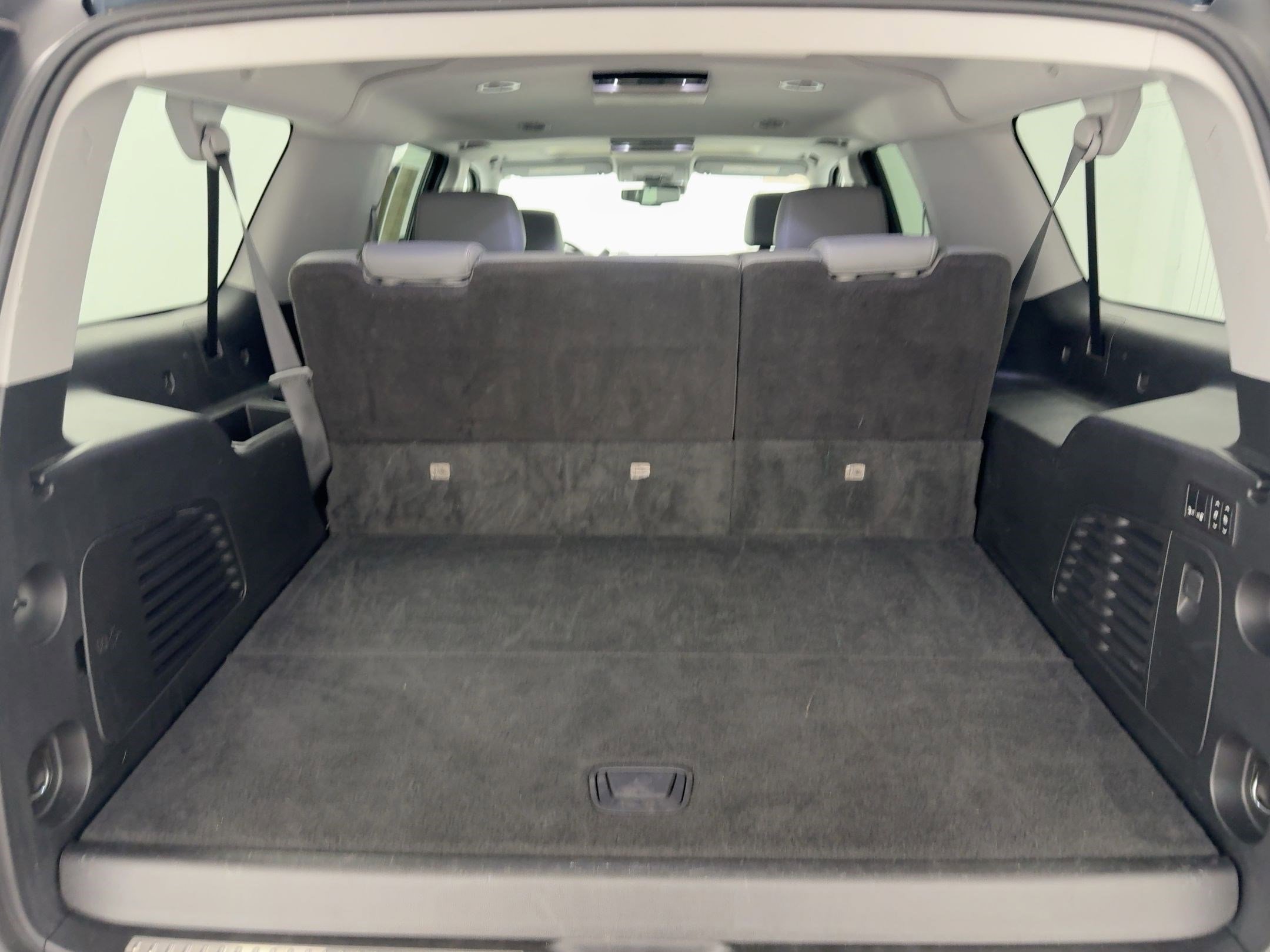 2020 Chevrolet Suburban LT photo 25