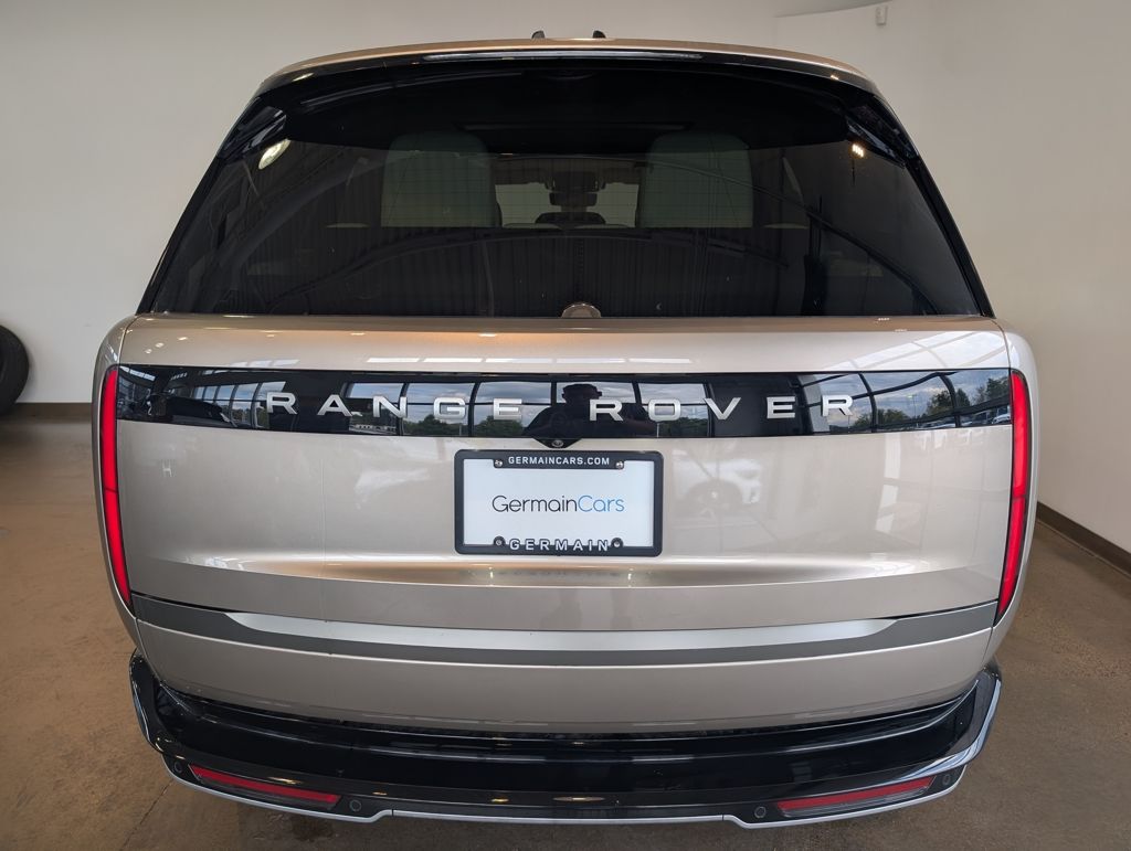 2025 Land Rover Range Rover SE photo 4