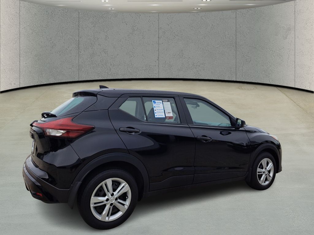 2024 Nissan Kicks S photo 4