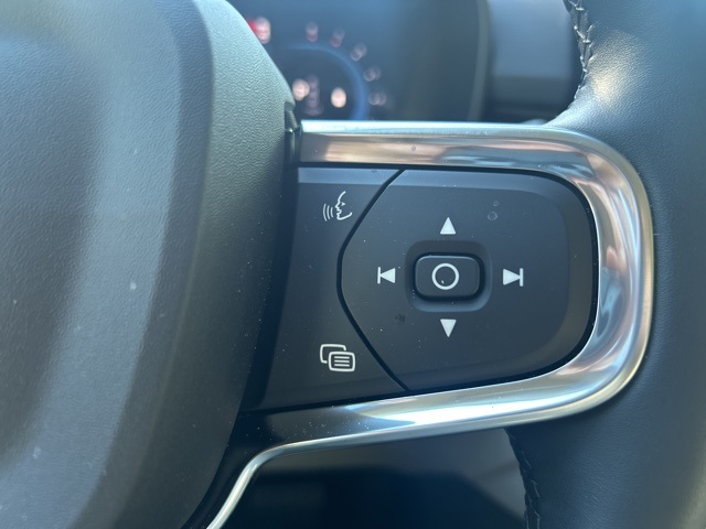 2025 Volvo XC40 Plus photo 23