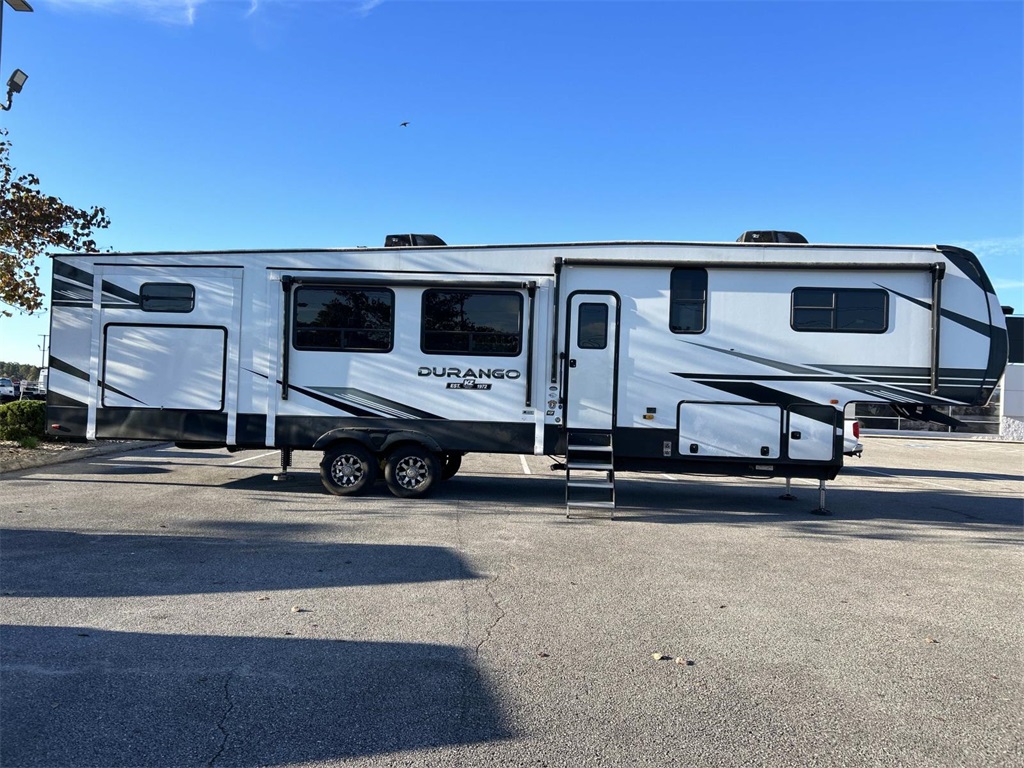 2022 Ford Explorer XLT photo 2