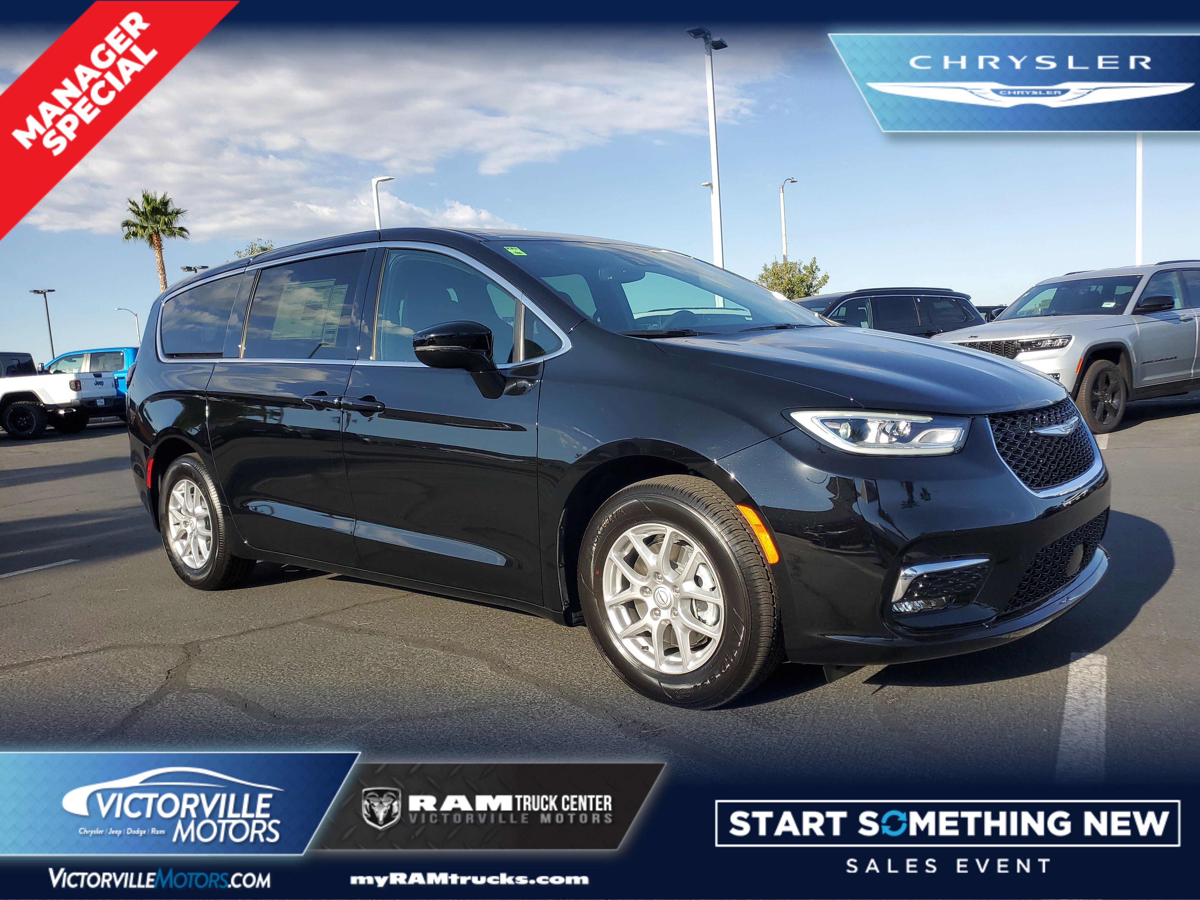 2026 Chrysler Pacifica Select's photo
