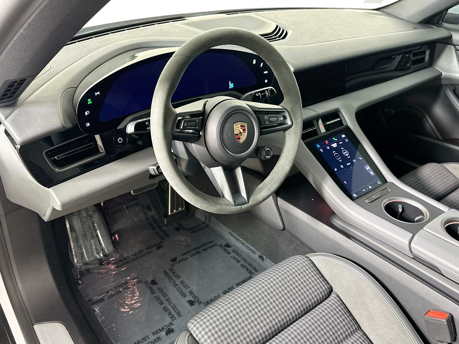 2025 Porsche Taycan photo 4