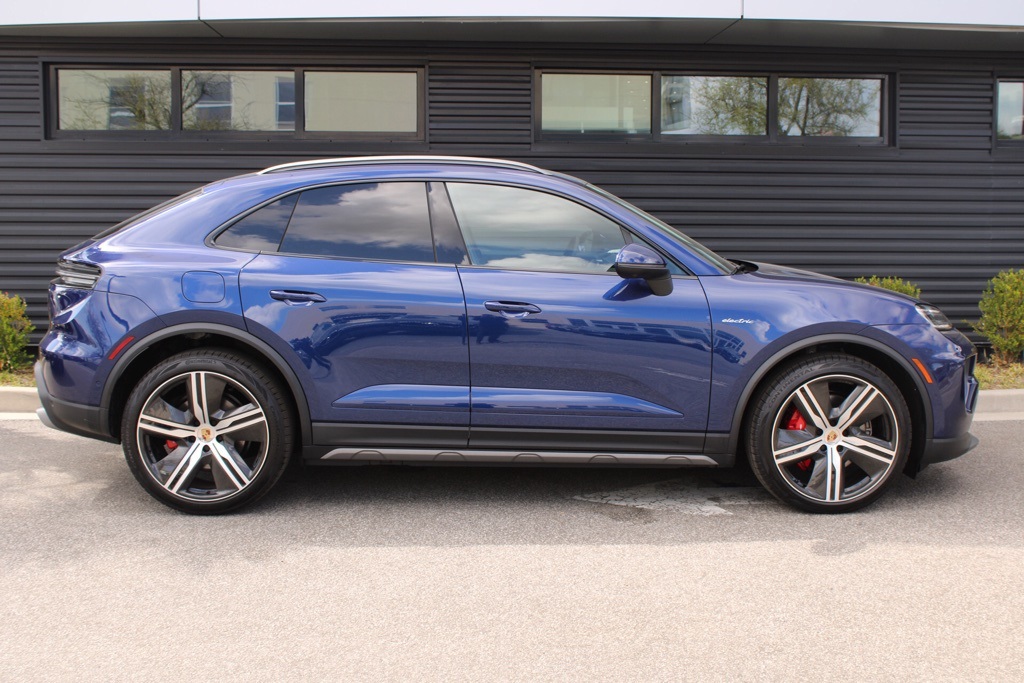 2025 Porsche Macan Electric photo 8
